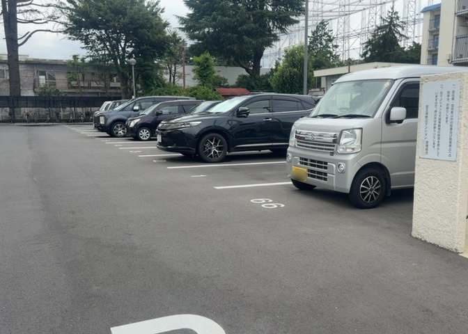 駐車場と明記されていても、最小スペースでつくられた駐車場だと大型車は駐車できなかったり、出入りしにくくなったりする可能性があります。お車のサイズと購入したい物件の駐車場のサイズを現地で確認しましょう。