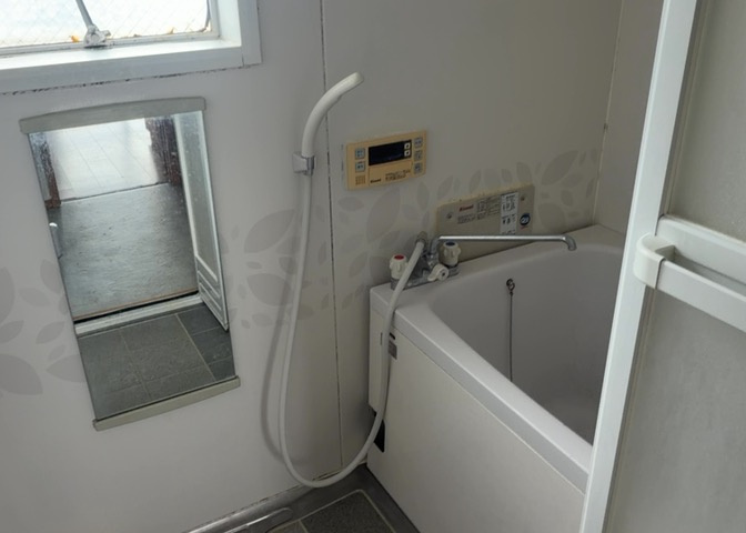 入浴時の快適さも大事なことですが、綺麗な状態を維持できなければ気持ちよく入浴できません。毎日の掃除が楽という点は大事なポイントになります！カビが生えにくく掃除がしやすい、壁や浴槽を選ぶといいでしょう。
