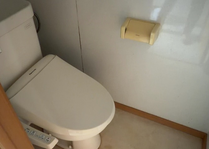 トイレは大きさや形、機能、抗菌性などが異なる多種多彩なタイプが各メーカーから出ています。それぞれに良さがあるため、事前にどういったタイプのトイレがいいのかをご家庭内で決めて、内見に行くといいでしょう。