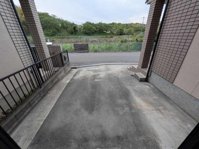 大きめの車も駐車可能なスペースがあります。