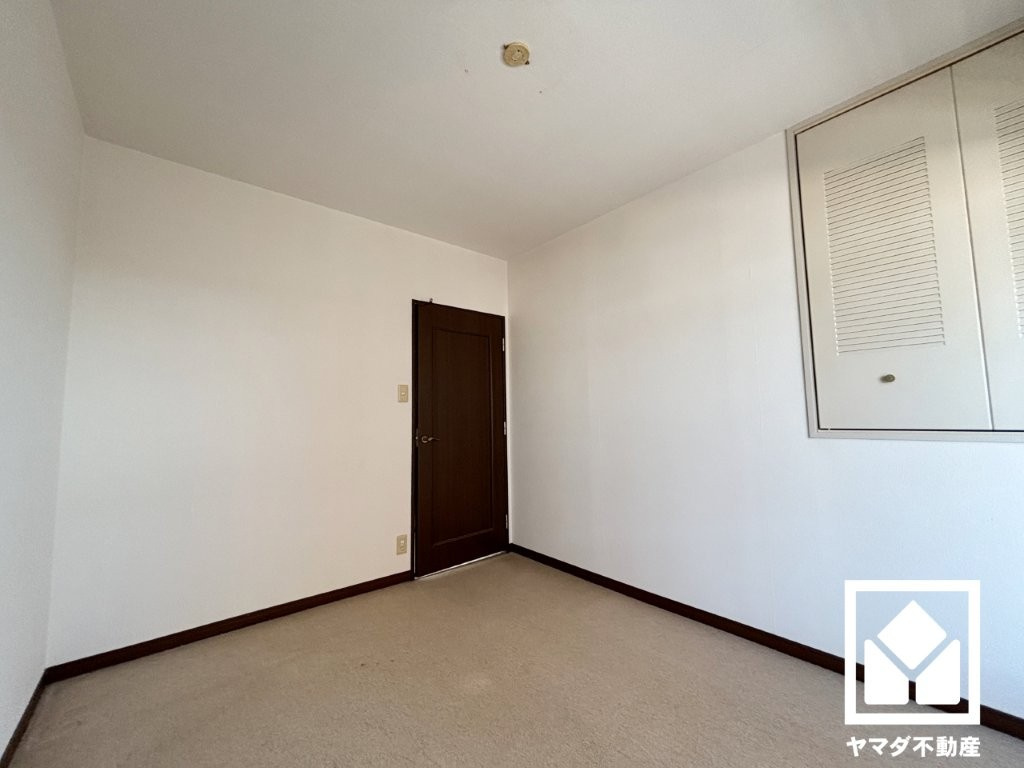足がすべり台になっている大きなタコの遊具が特徴の「南の口公園」まで徒歩5分など、徒歩圏内に大きな公園が複数あり、子育て世帯の方にもお勧めです。（リフォーム前の写真です）