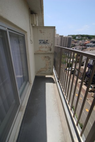 西向きのバルコニーが4階と5階双方にあります。5階部分は上がないので陽当たりとっても良好！