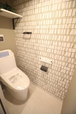 トイレは各階1つずつ用意されています。どちらも温水洗浄便座付き！