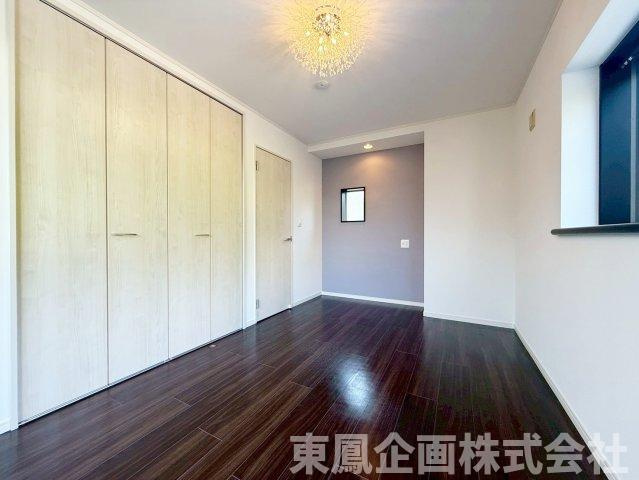 落ち着いたカラーコーディネートが魅力の居室。家具配置もしやすい間取りです。
