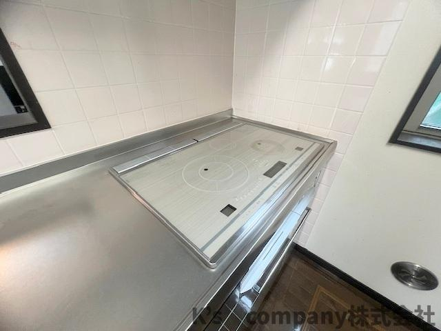 お手入れのしやすいIHクッキングヒーター☆小さなお子様のいるご家庭は安心の設備です◇