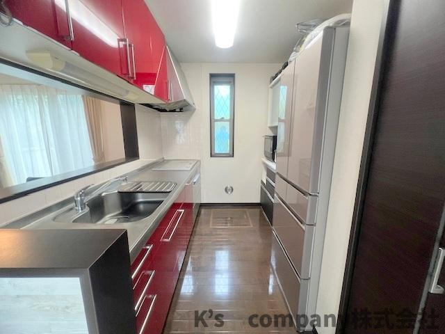 キッチンスペース◇吊戸棚収納が充実しています♪