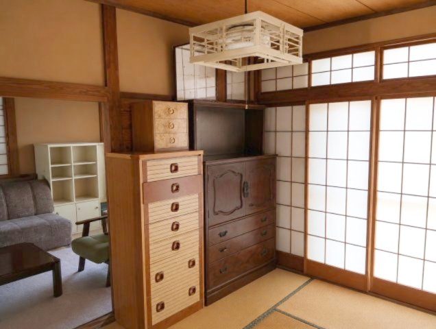 障子越しのやさしい光が心地よい1階南側4.5帖和室。書斎や寝室、客間にも使いやすい趣のあるお部屋です。