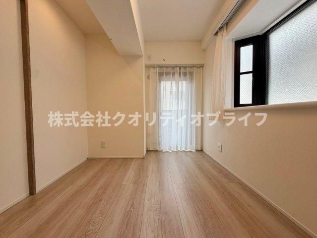 勉強デスクやベッドを配置しやすい綺麗な形状で、お子様の成長に合わせてインテリアの模様替えも柔軟に楽しめる工夫された設計です。