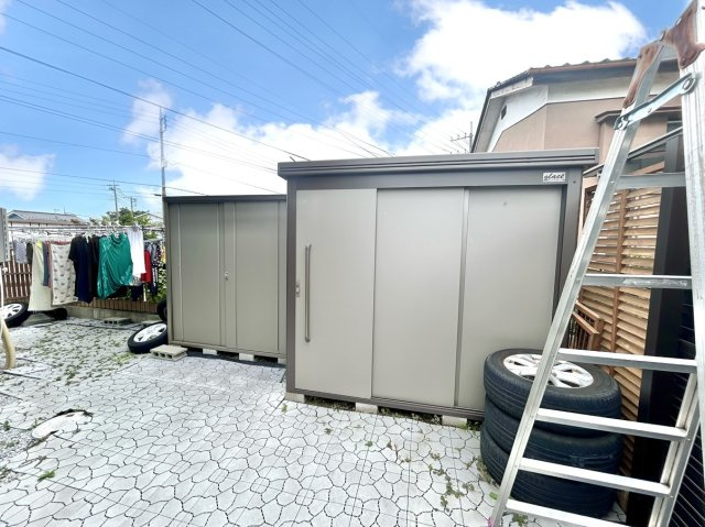 ■物置付き｜大型の物置付きもついています♪お庭で使用する道具もしっかり収納できます♪