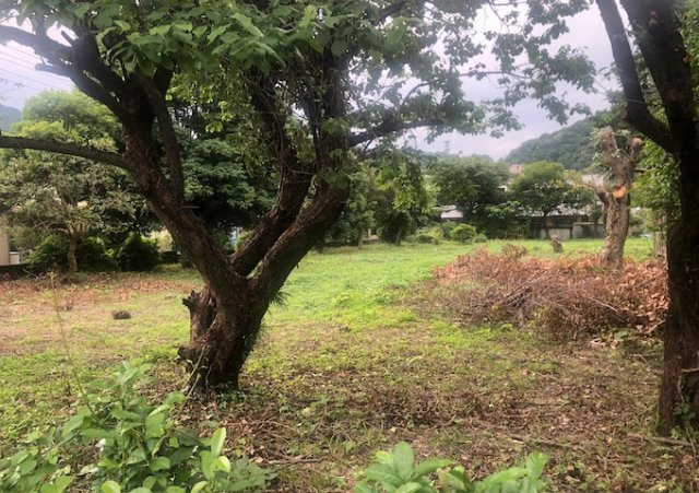 過去にその土地が工場やガソリンスタンドだった場合、土壌汚染の可能性があります。過去の用途は、不動産会社のほか、各市町村の役場でも確認が可能です。売土地の地歴が気になる場合は当社までお問い合わせ下さい。