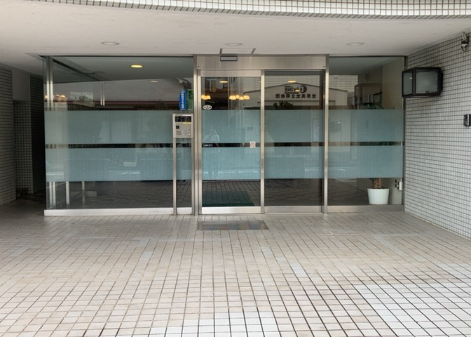 マンションのエントランスには、もともと風よけや防犯の役割がありますが、マンションによって宅配ボックスなどの設備が備わっている所もあります。日々の生活をイメージしながら生活しやすさをチェックしましょう。
