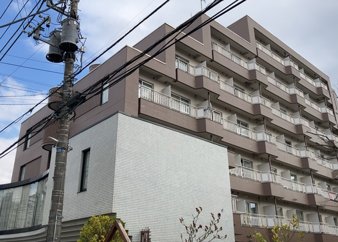 ＳＲＣ造は強度や耐震性の面でもRC造と比べて優れています。そのため、10階建以上の高層または超高層マンションなどの建築にも多く採用されています。柱や梁などのサイズが小さくても高い耐震性を確保できます。