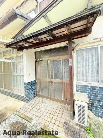 落ち着いた玄関です