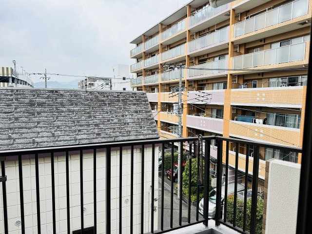 ～南向きで陽当たりの良いバルコニー　洗濯物がよく乾きそうです～