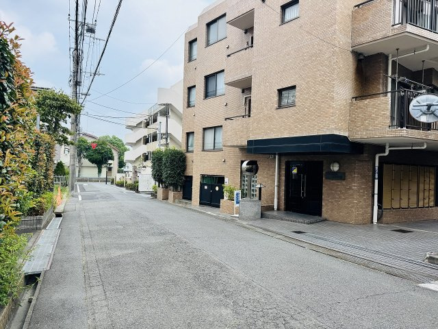 ～管理形態は全部委託式　キレイにメンテナンスされているマンションです～