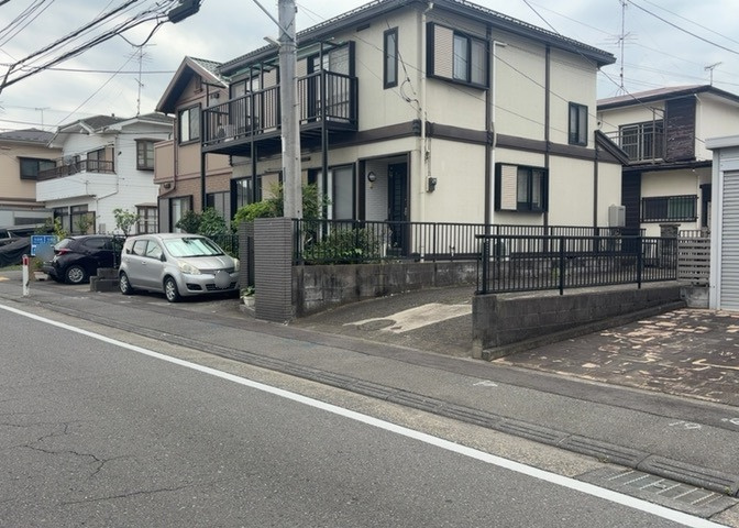 お持ちの車種によっては前面道路が広い方が便利でしょう。しかし、前面道路が広ければその分交通量が多くなるため、騒音などが気になる場合があります。実際に現地を見学し、周辺交通量や騒音などを確認しましょう！