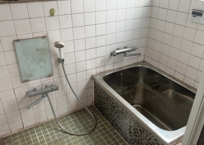 入浴時の快適さも大事なことですが、綺麗な状態を維持できなければ気持ちよく入浴できません。毎日の掃除が楽という点は大事なポイントになります！カビが生えにくく掃除がしやすい、壁や浴槽を選ぶといいでしょう。