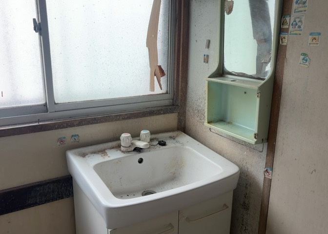 洗面化粧台では顔を洗ったり、身だしなみを整えることが本来の使い方ですが、用途によっては洗面化粧台に求められる機能が違ってくるため、ご自身や家族のライフスタイルに合ったものを選ぶことをおすすめ致します。