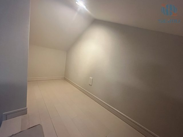 【洋室】　約4.5帖と約5.25帖の洋室を行き来できる空間。お子様にとって遊び心のある、秘密基地のような使い方も楽しめます。