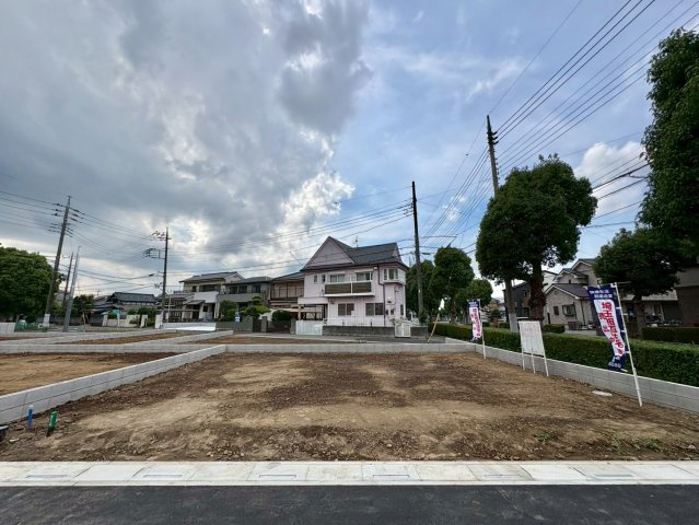 全10区画　　間取り・外観・設備まで自由にプランニング可能。暮らし方に合わせた住まいをご提案できます。花田小学校まで徒歩約4分(270ｍ)、毎日の通学がしやすい住環境です。