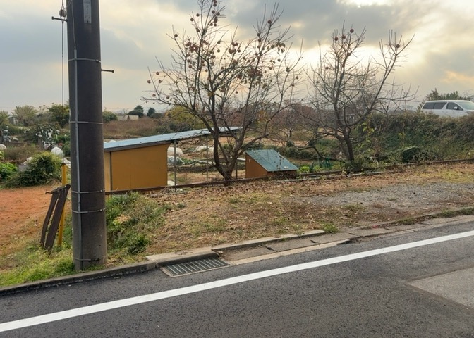 土地の形が極端に長細かったり、狭小地、あるいは道路との高低差がある傾斜地だった場合、後々売ろうとしても買い手がつかない場合もあります。後々、売却することになった時に価値の下がらない土地を選びましょう。