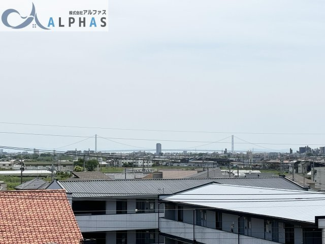 ルーフバルコニーから明石海峡大橋を望めます♪