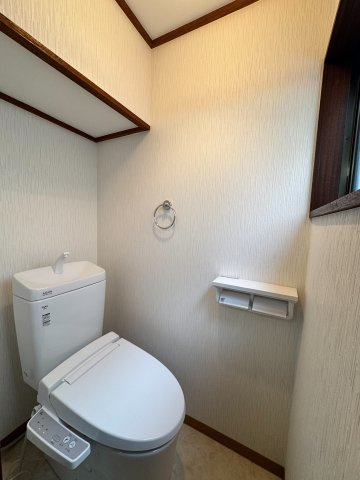 毎日使いやすい便利な仕様の温水洗浄トイレは、掃除がしやすくいつも清潔な空間に保てます♪　