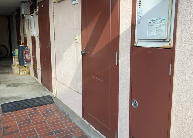 室内の防犯設備もチェックしましょう！モニター付きインターホンが設置されているか、防犯シャッターが設備されているか、ベランダに人が上がってきにくい高さかなどチェックしておくと入居後も安心できるでしょう。