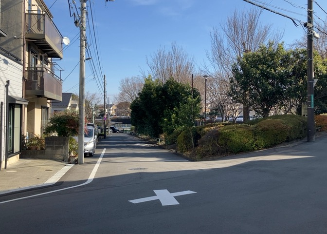眺望の良さを楽しめるダイニングキッチンで家族団らんの時間を過ごしてはいかがでしょうか。バルコニーから見える景色を家族で眺める時間は、時間が経つのを忘れてしまいそうですね。是非、現地を見に行きましょう！