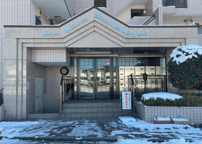 マンションのエントランスには、もともと風よけや防犯の役割がありますが、マンションによって宅配ボックスなどの設備が備わっている所もあります。日々の生活をイメージしながら生活しやすさをチェックしましょう。