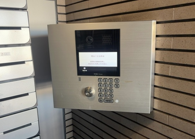 当然のことではありますが、オートロックやセンサーライト、ホームセキュリティーなどの防犯設備があれば、小さいお子様がいるご家庭も安心ですよね！まず物件購入の際は、防犯設備もチェックするようにしましょう。