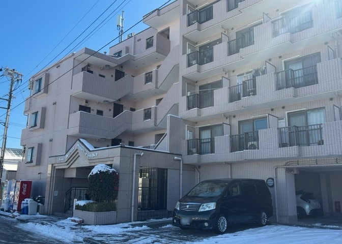 眺望の良さを楽しめるダイニングキッチンで家族団らんの時間を過ごしてはいかがでしょうか。バルコニーから見える景色を家族で眺める時間は、時間が経つのを忘れてしまいそうですね。是非、現地を見に行きましょう！