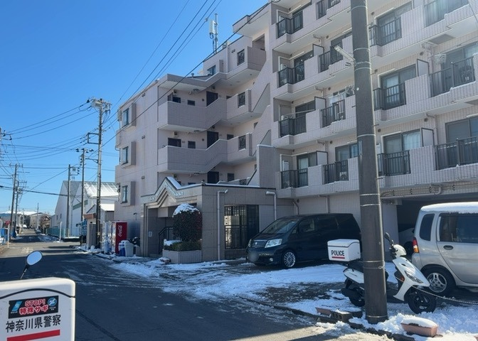 外観はマンション管理がされているかの目安になります。築年数が古いと、壁面は劣化してひび割れが生じることも！建物が古びていても細かいところが修繕されていると、きちんと管理されているなぁと感じるでしょう。