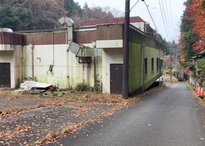土地を買う際、住む地域の自治体や福祉の補助制度にも注目してみましょう。子供や老人の医療補助やゴミ出しのルールなど、自治体によってルールに大きな違いがあるため、暮らしやすい土地で判断するとよいでしょう。