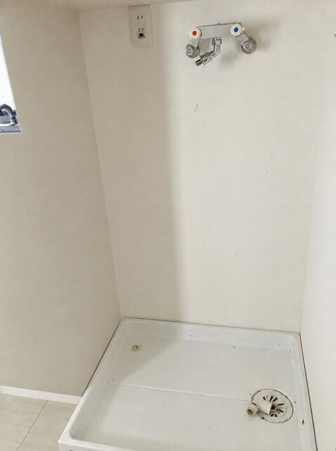 防水パンがしっかりと設置された室内洗濯機置場です！水漏れを防ぎ安心してお洗濯を行えますね♪