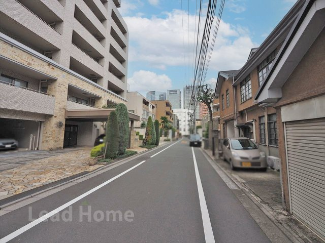 きれいに舗装された見通しの良い前面道路です！車通りが穏やかなエリアでお子様の通学や歩行も安心ですね♪