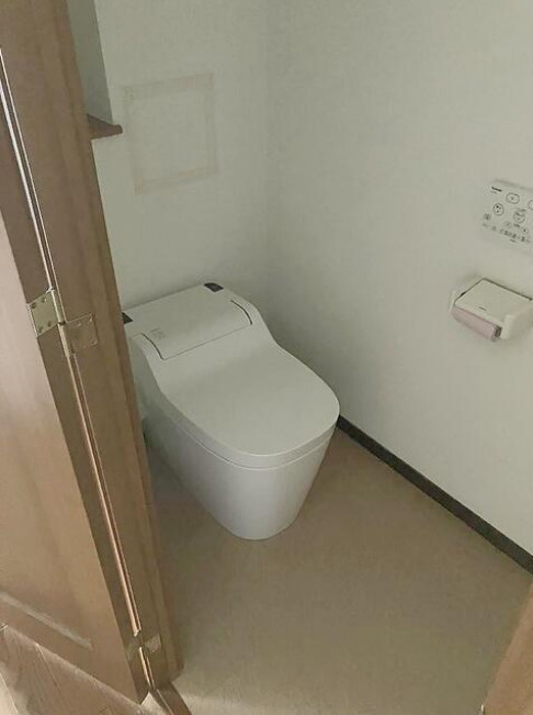 手洗い付きで清潔感のある落ち着いたトイレ空間です！お手入れもしやすく毎日の掃除がスムーズです♪