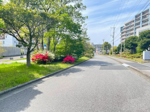 陽光と風が通り抜ける高層レジデンス。利便性も静寂も手に入れる、ゆとりある暮らしを。