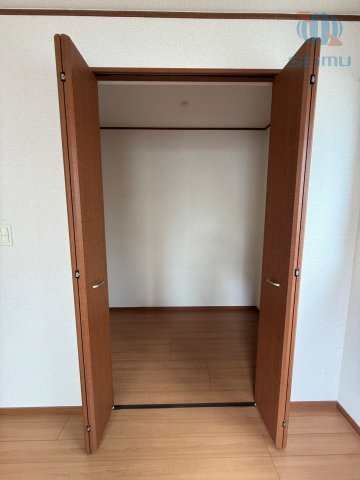 【リフォーム完了前／WIC】大容量のWICで、季節物の衣類やスーツケースもすっきり収納できます◎