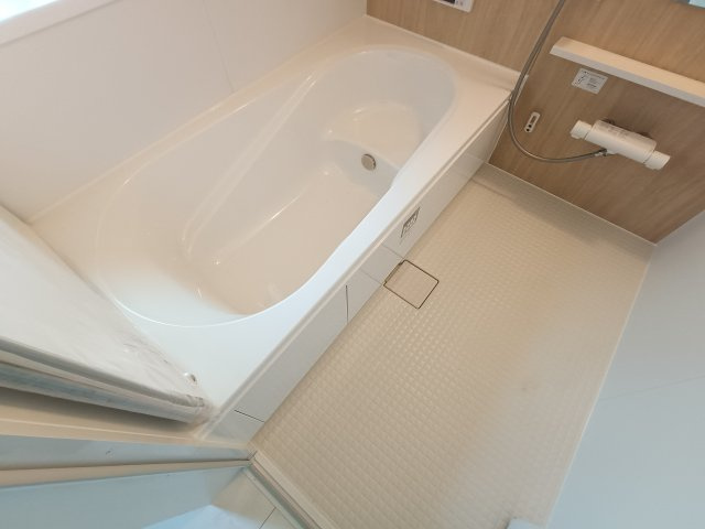 【浴室】　心と身体にやすらぎを与えてくれます。そして毎日のバスタイムを贅沢に、豊かにしてくれます。