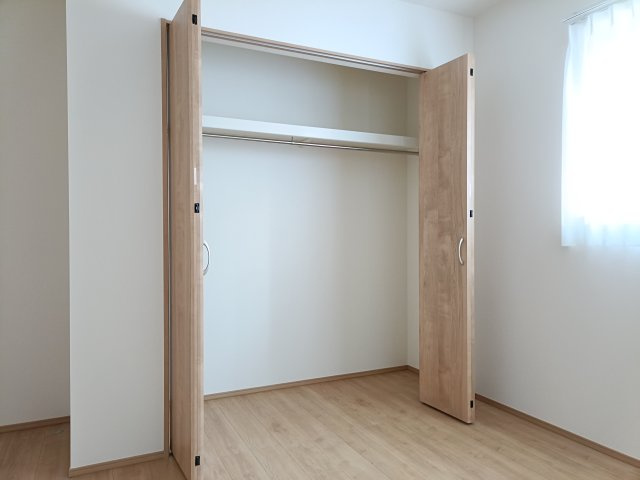 【納戸約6.06帖　収納】　全てのお部屋に収納を備え、空間を広くお使いいただけます。