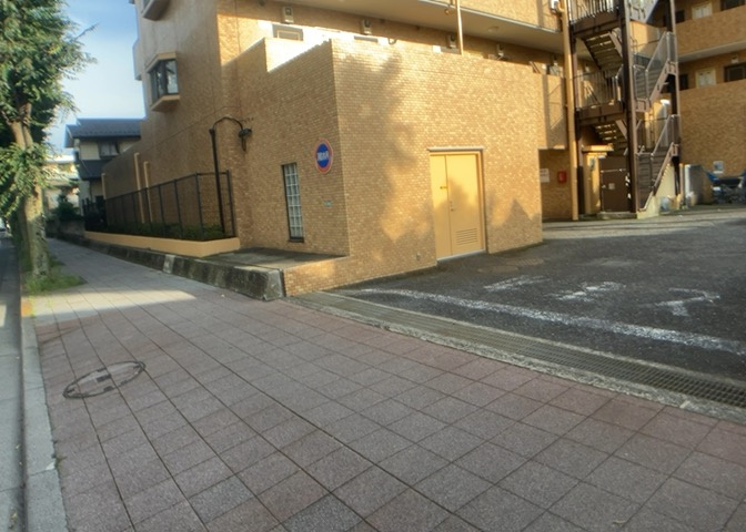 隣家の土地はどうなっているのか、生活利便施設が近くにあるのか、学校まで近いかなど、お客様のライフスタイルにあわせたイメージが重要です。また、近くにあると困る施設が近くにないかも確認するといいでしょう。