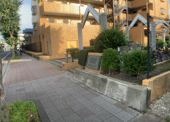 外観はマンション管理がされているかの目安になります。築年数が古いと、壁面は劣化してひび割れが生じることも！建物が古びていても細かいところが修繕されていると、きちんと管理されているなぁと感じるでしょう。