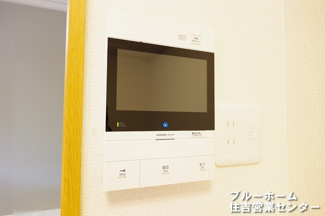 TVモニター付きのインターフォンで防犯面安心♪