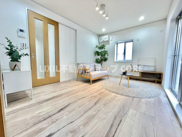 家族と過ごす時間を大切にしたい方にぴったりの明るくゆとりある住空間です。　