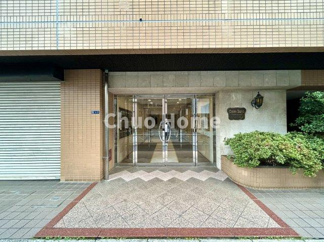 【エントランス】マンションのエントランスは、その物件の印象を決める、顔とも言える場所です。毎日通る場所ですからきれいなのが一番です。