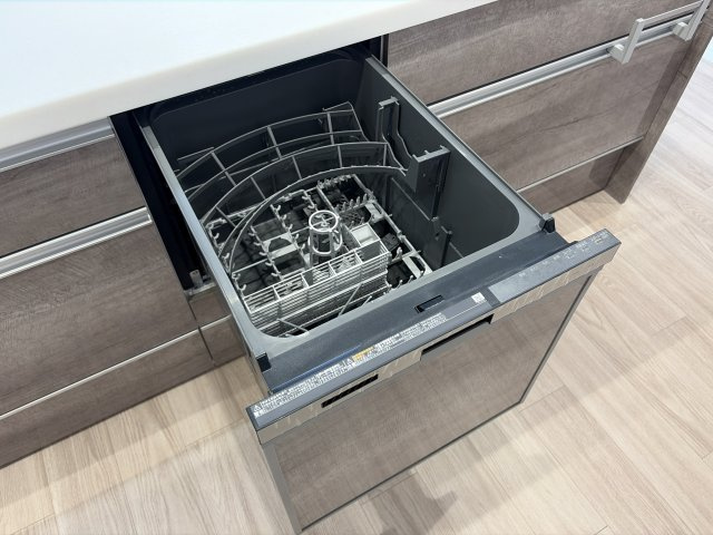【新品】洗い物の家事を簡単に！除菌もできる「食器洗浄乾燥機」付きです♪