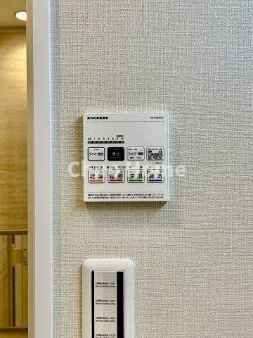 【浴室乾燥機】暖房・冷風・換気・乾燥が可能です。毎日を快適に過ごせるうれしい機能が揃っています。雨の日の洗濯物も安心です。
