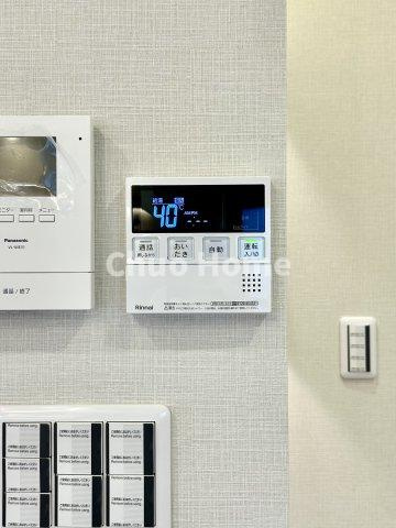【給湯リモコン】外での一日を忘れさせてくれるオートバス機能でお好みの湯量・温度に調整された浴槽。