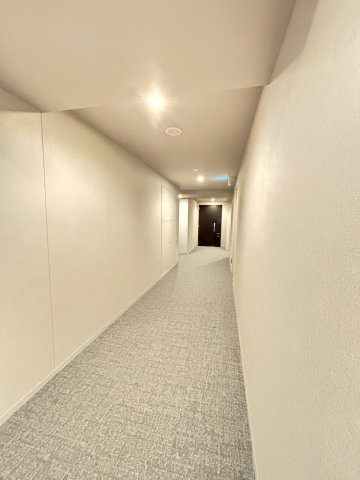 共用廊下はホテルライクな内廊下設計仕様